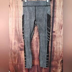 Lululemon Athletica Stylish Black and Gray Leggings Size 4
